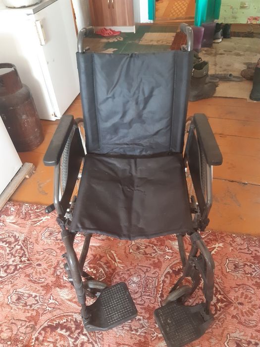 Продам инвалидную коляску