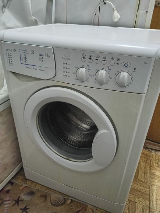 Продам стиральную 5 кг.