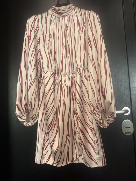 Elizabetha Franchi рокля подходяща за прознични поводи