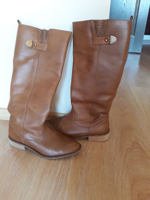 Ботуши ест кожа