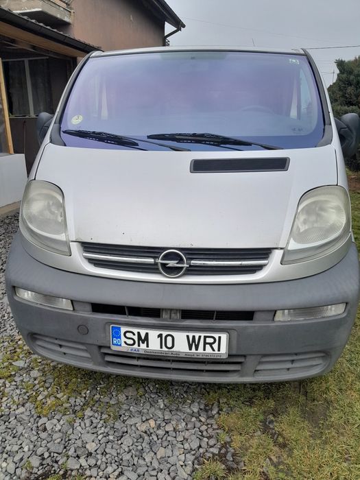 vand Vivaro 1,9 / 8+1 locuri
