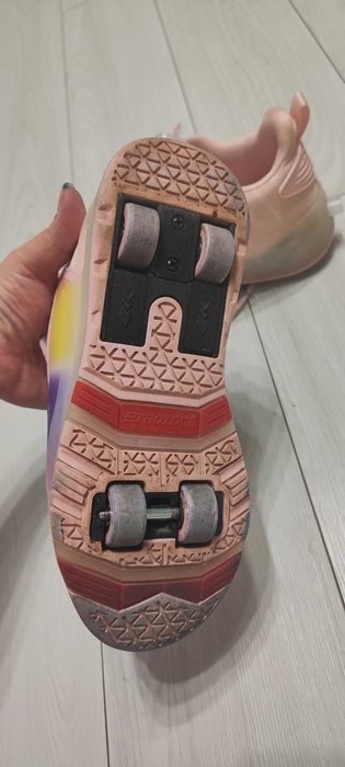 Кроссовки роликовые