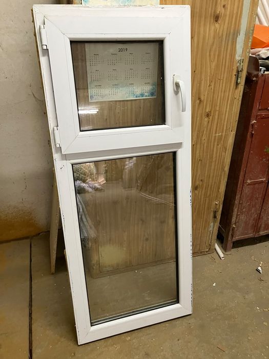 Продам балконную дверь с косяком и окном