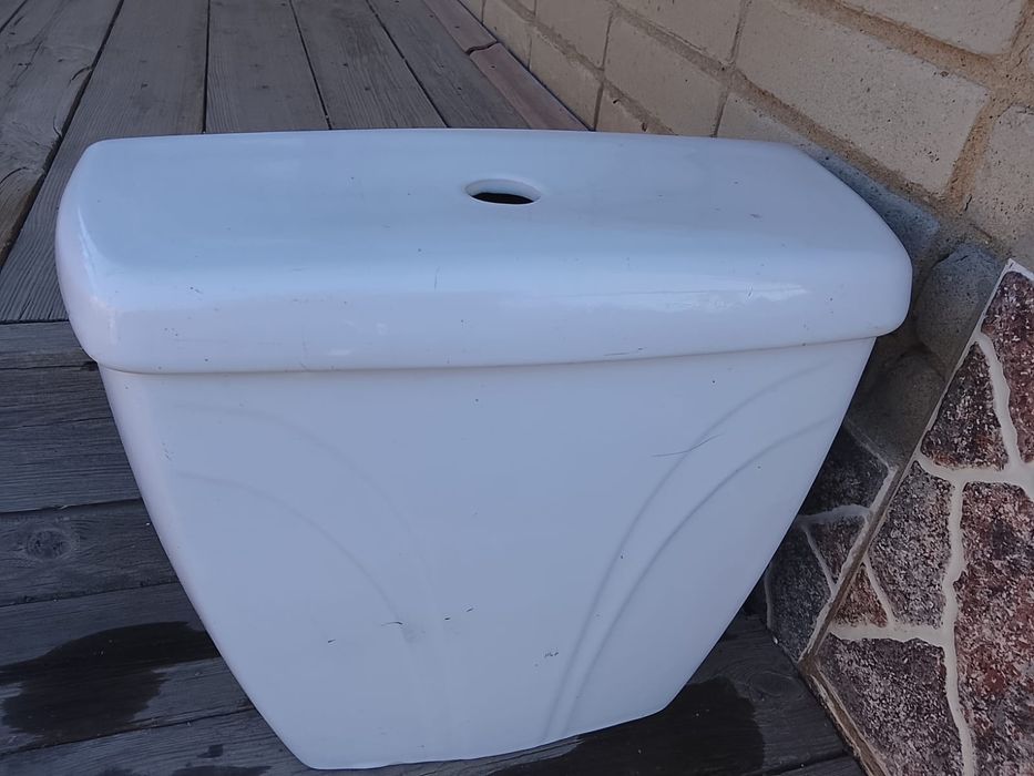 Б/у продам бачок на унитаз