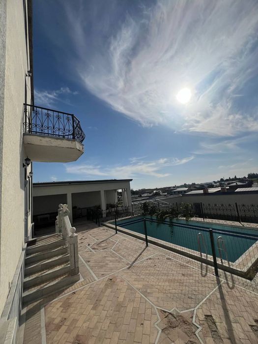 Уй сотилади Уч кахрамон Парвозда