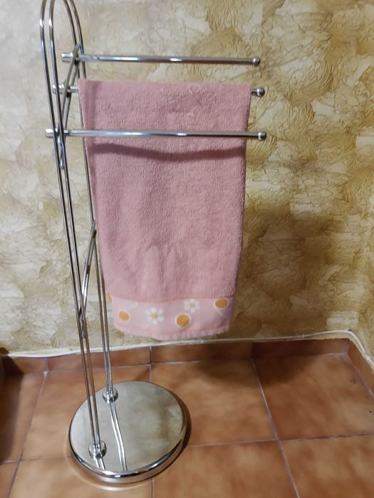 Поставка инокс,стояща за баня лукс за хавлии.