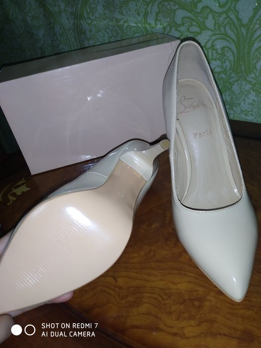 Tufli sotiladi, holati zo'r