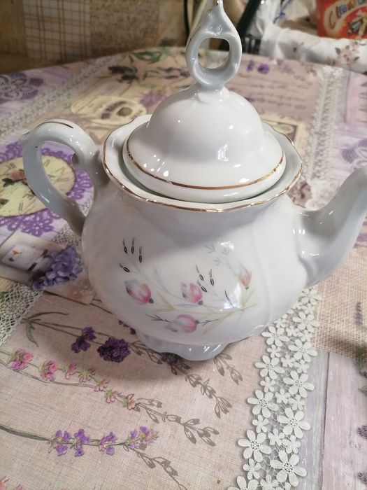 Предлагам порцеланова каничка за греяна ракия