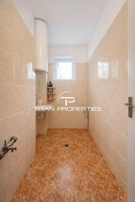 Продава се Четиристаен апартамент в Пловдив, Младежки Хълм - 170 кв.м за 1471 €/кв.м - Снимка #8