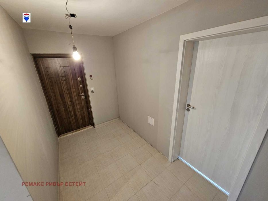 Продава се Тристаен апартамент в Русе, Чародейка - Юг - 90 кв.м за 1033 €/кв.м - Снимка #4