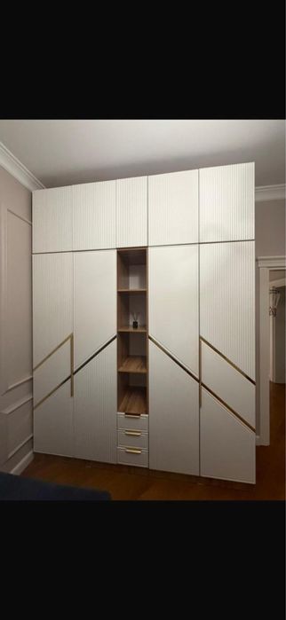 Продаю шкаф четырехдверный