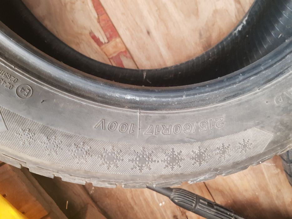 Продавам 4 бр. Зимни гуми Lassa 215/60 R17