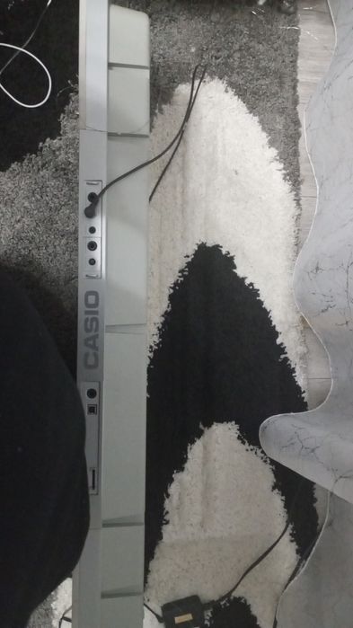 Продам сентизатор Касио