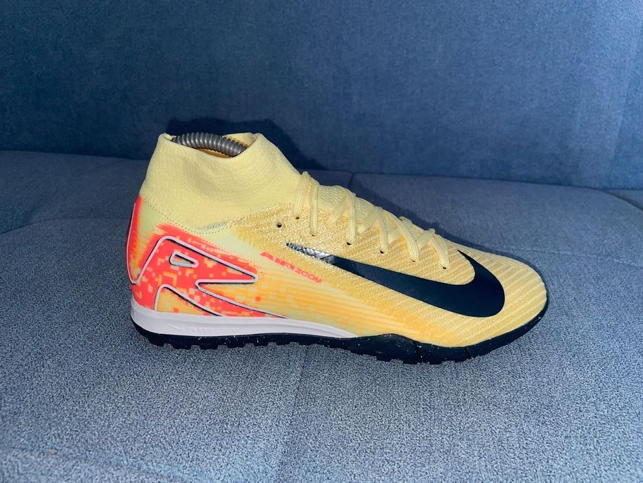 Ghete fotbal teren sintetic NIKE Kylian Mbape nr 36 și 37,5