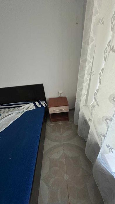 Шкаф, кровать, зеркало, тумба