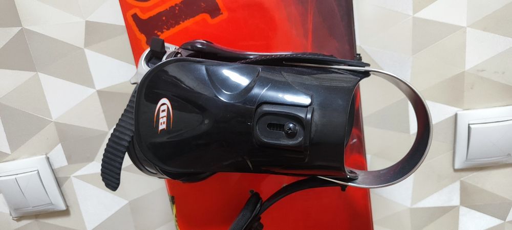 Продам сноуборд 144 см + крепления