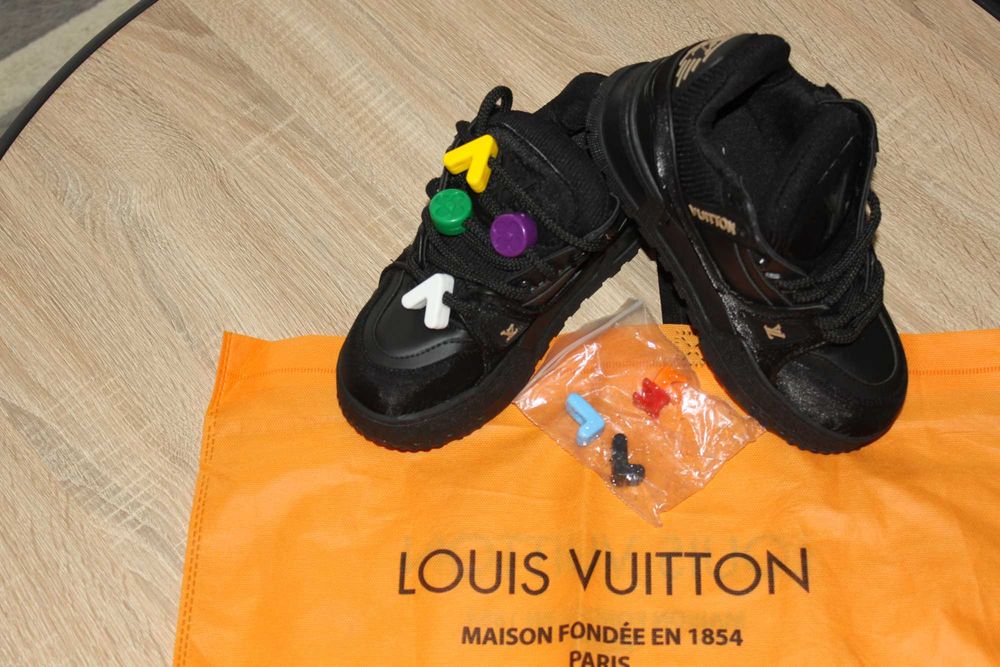 LV Negru Model 2026