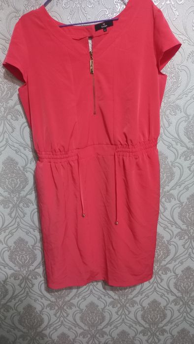 Продам женские платья.