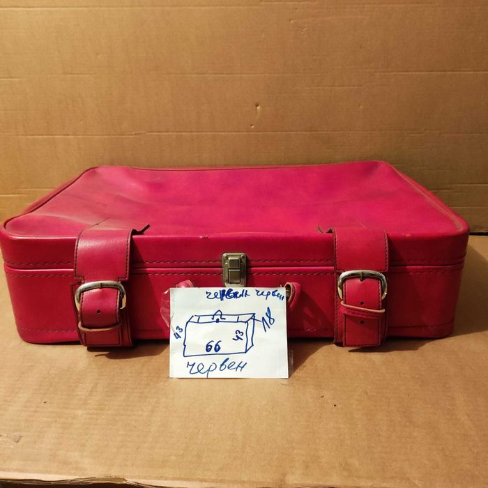 Пътнически удобен куфар с размери 66х43х18см.