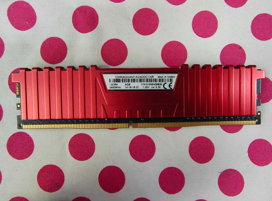 Memorie Ram Corsair Vengeance LPX RED 8 GB DDR4 2400 MHz Desktop.