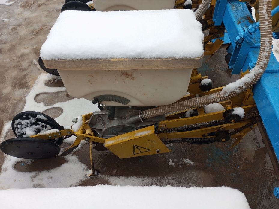 Ұзақ уақыт бойы соруды жақсы көретін 18 жастағы ресейлік аққұбамен салқын аналь