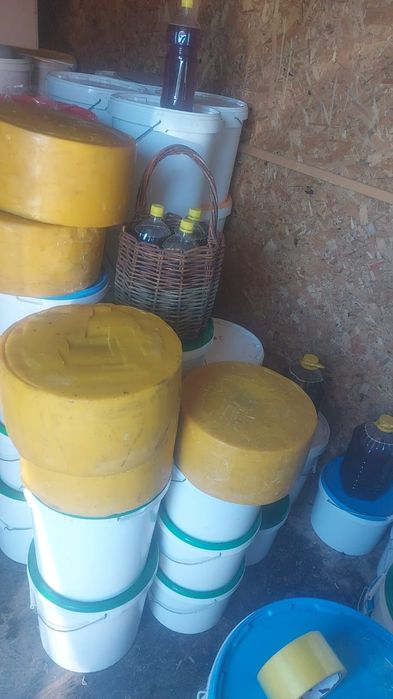 Воск  пчелиный продам