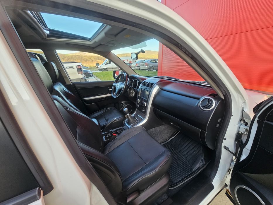 Suzuki grand vitara,1.9Diesel,4x4,Clima,Trapă,Xenon,Posibil Rate *