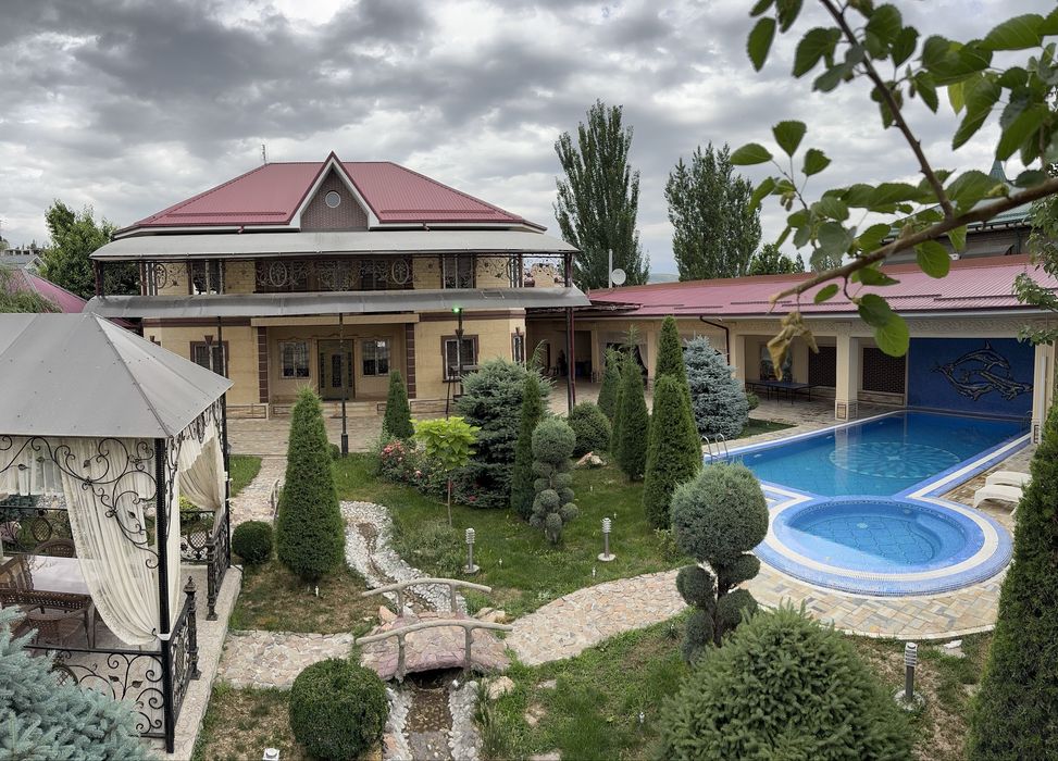 Yozning issiq kunida dam olish uchun fayzli dachamizga marhamat!