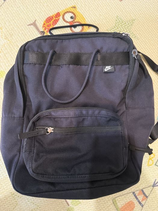 Дамски чанти и раница със забележки