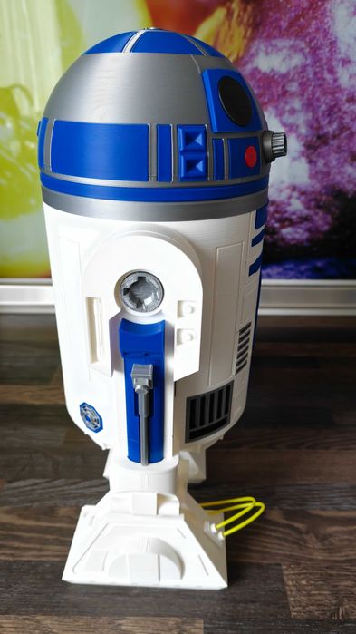3D принтиран модел R2-D2 от Star Wars – височина 32 см