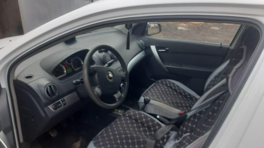 Машина легковая Ревон шевроле 3