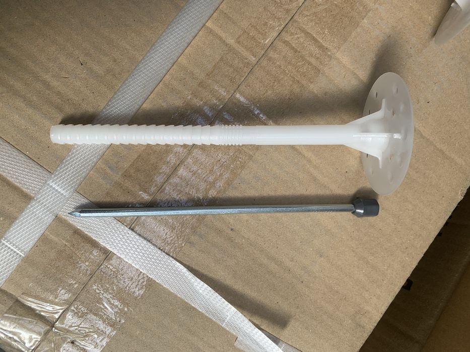 Importator dibluri cui metalic fixare polistiren / vata bazaltica.