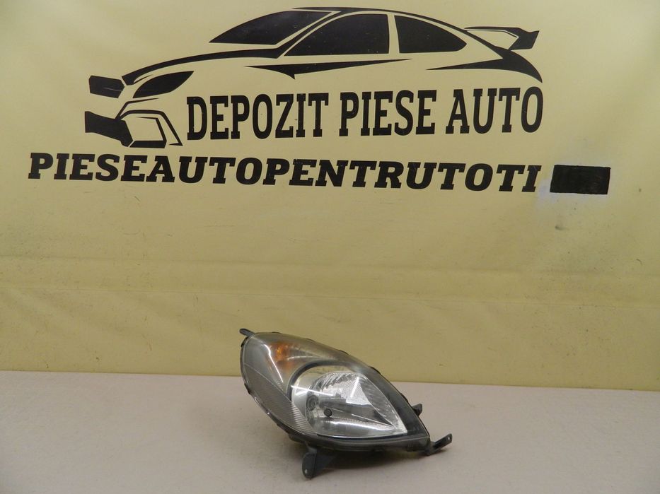 Far dreapta Toyot Yaris Verso, 1999, 2000, 2001, 2002, 2003, 2004, 2005.