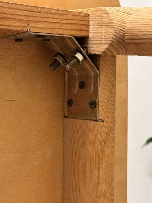 Стол продаю.