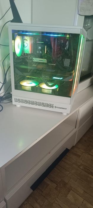 Изключително добър гейминг компютър с процесор AMD Ryzen 7 7800X3D