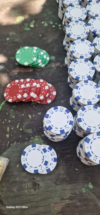 500 професионални чипове за покер в куфар  + 20 резерва