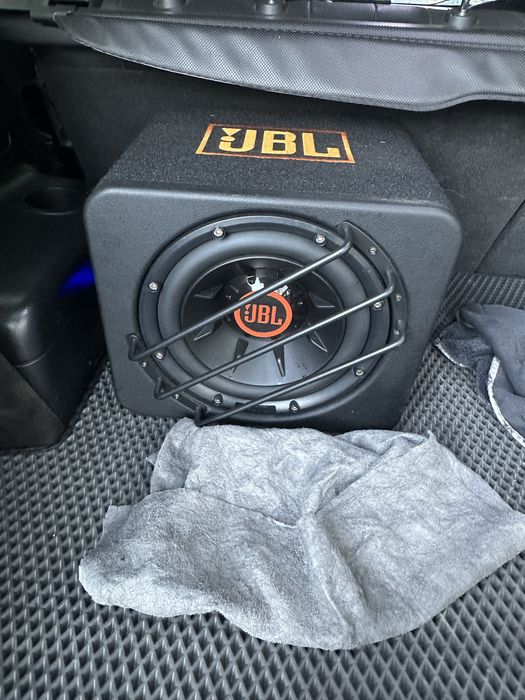 Продам Активный Сабвуфер JBL.