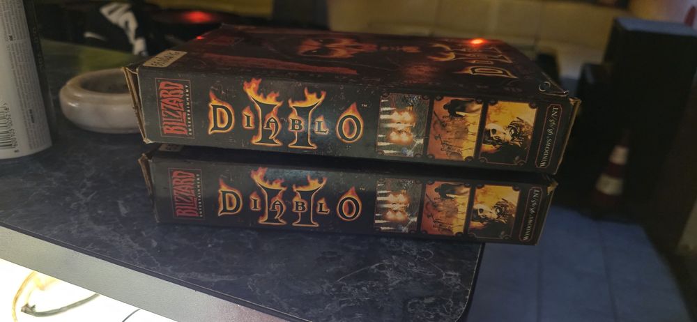 Продавам два комплекта колекционерски Diablo II Expansion set
