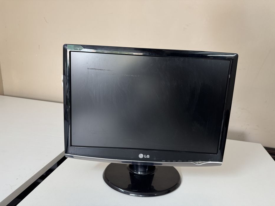 Продам мониторы б/у LG Samsung HP
