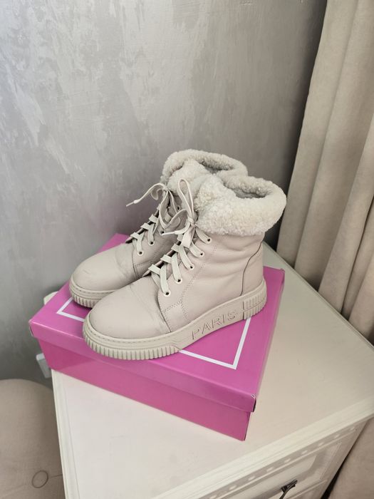 Продам зимние ботинки