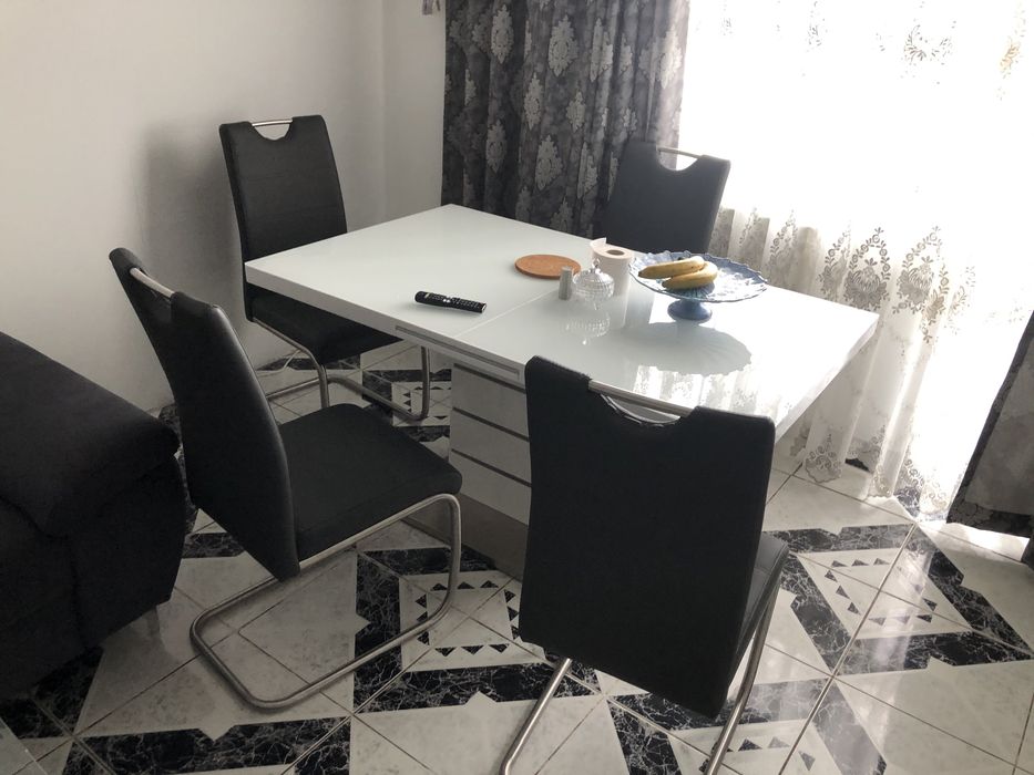 De închiriat Apartament 3 Camere Zona moșilor