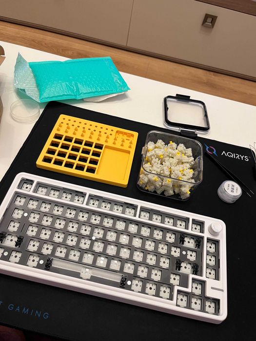 Tastatura custom Zuoya LS02 - switch uri / stabilizatoare lubrifiate