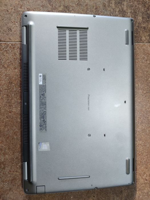 Laptop DELL Precision 3561