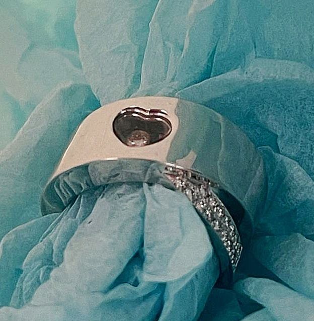 Шикарное золотое кольцо Chopard