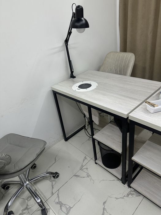 Маникюрный стол с вытяжкой