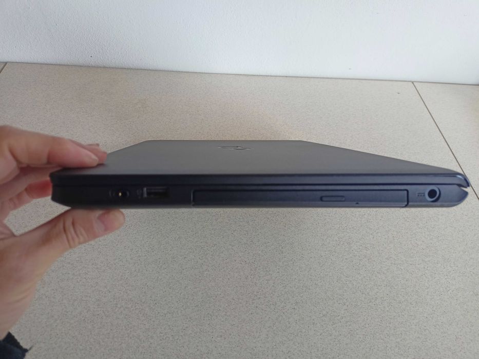 Laptop Fujitsu A557 15,6 FHd I5-7200u ram 8ddr4 SSD 256g Baterie 2:30H