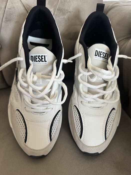 Vand adidasi Diesel noi