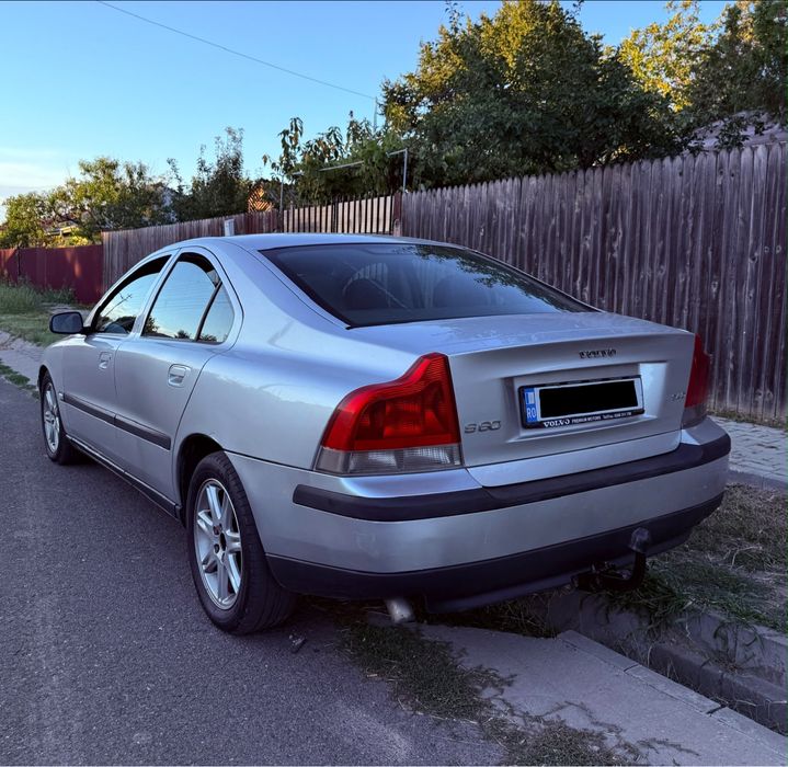 Volvo S60 D5 // 2.4 diesel 130cp // An 06.2004 // Interior piele // Faruri cu Xenon // Pilot automat // Toate actele valabile //