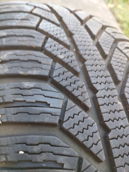 Продавам зимни гуми на джанти за тойота Ярис корола