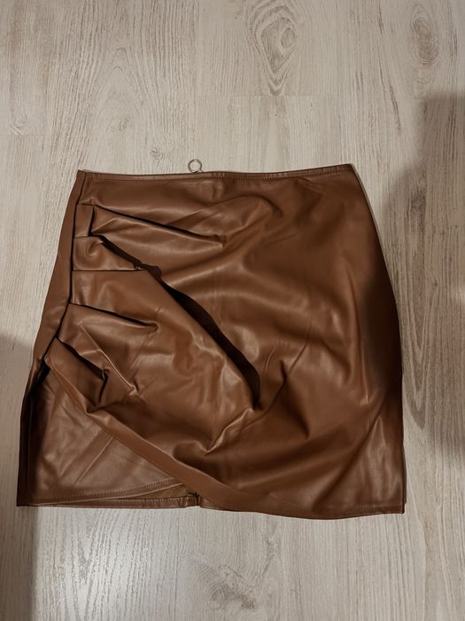 Кожена пола.